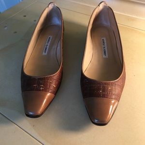 MANOLO BLAHNIK SIZE 38 USA 8 FLAT SHOE
